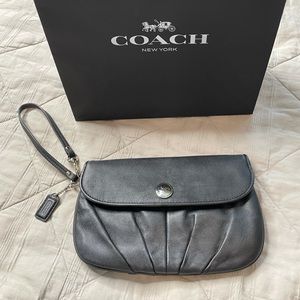 Large Vintage Coach Wristlet/Clutch. Soft black leather silver hardware